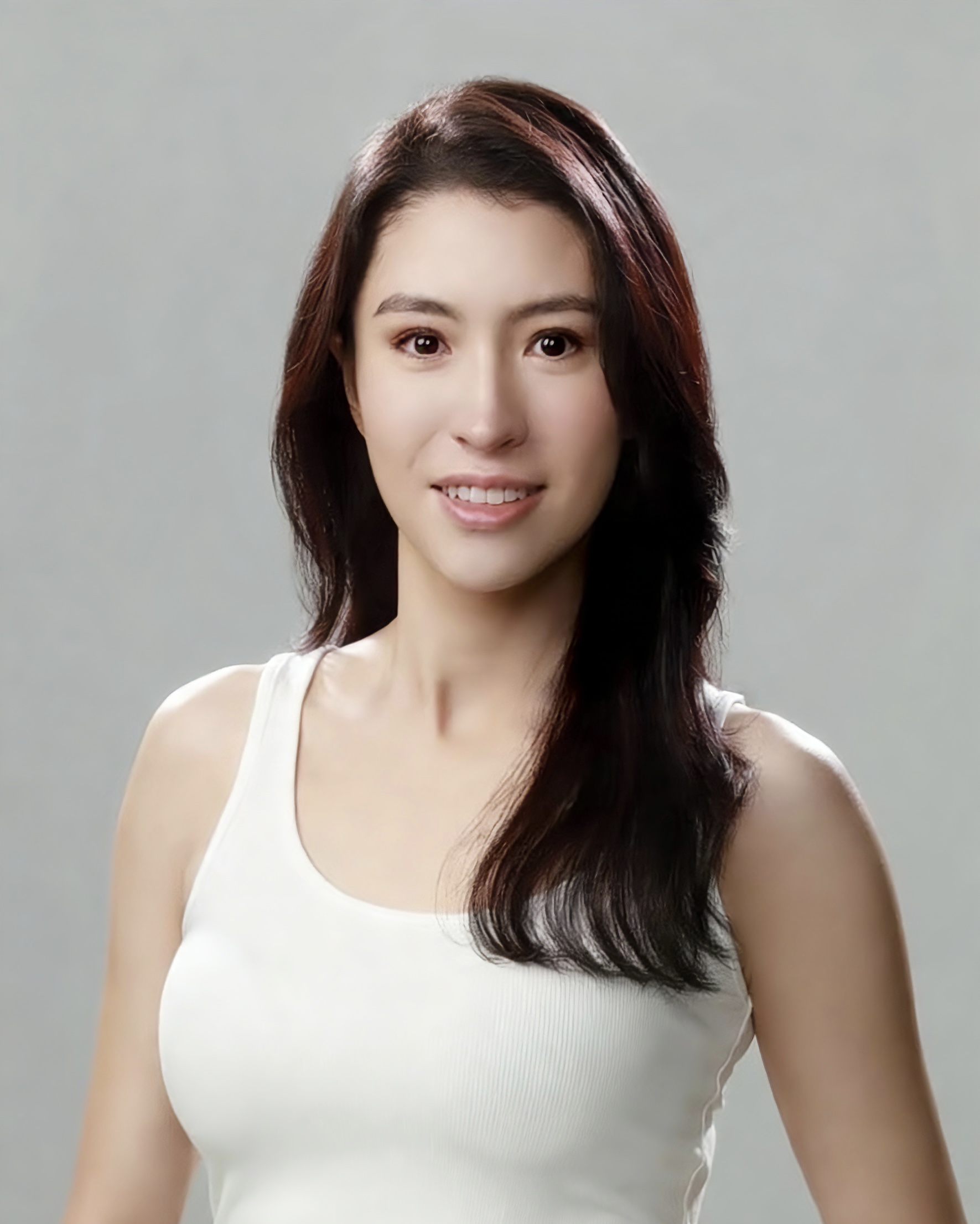 港姐亚军转行财经主播