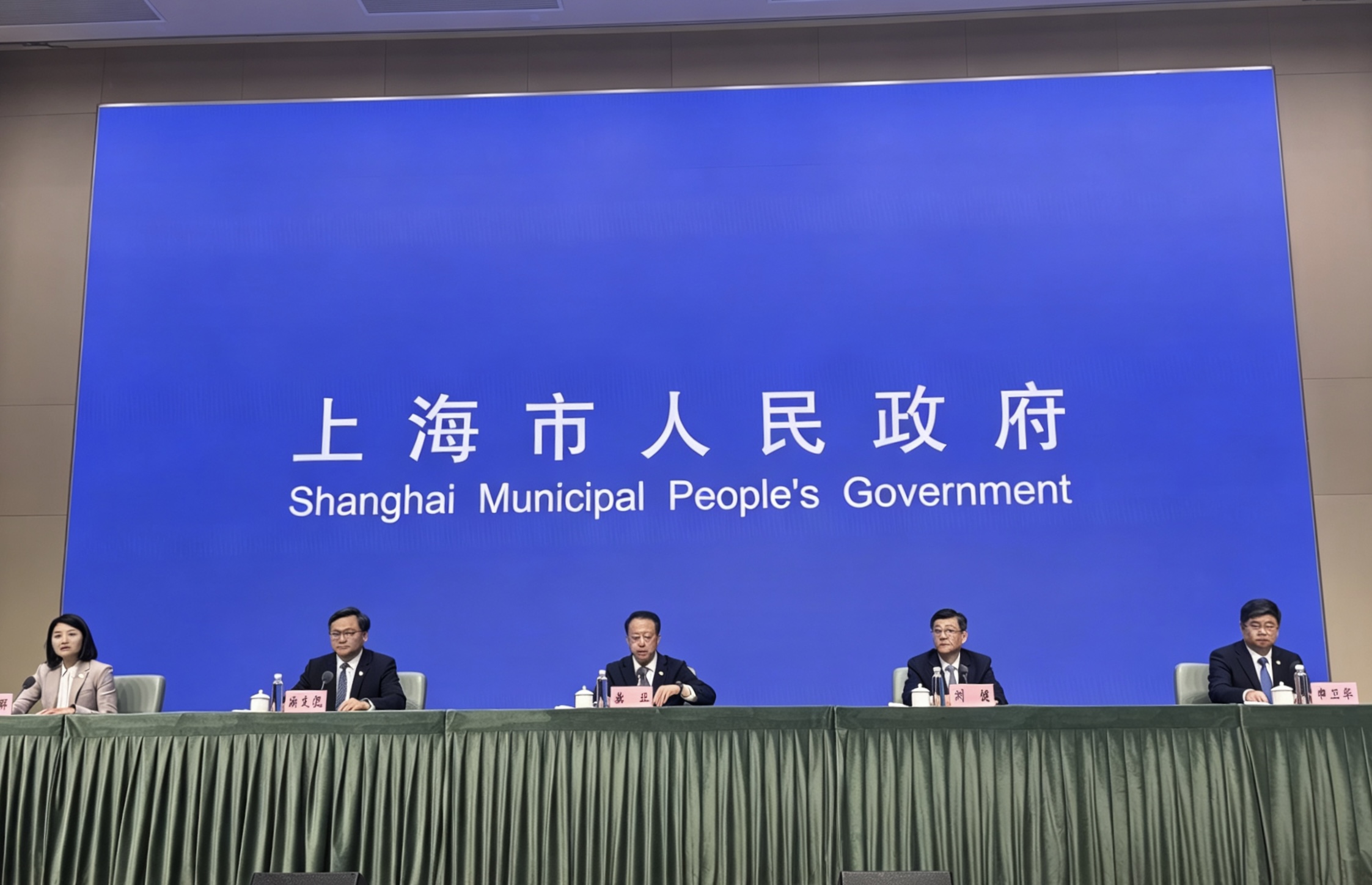 上海贯彻落实“十五五”规划发布会强调强化先导产业战略引领和抓住AI Coding机遇